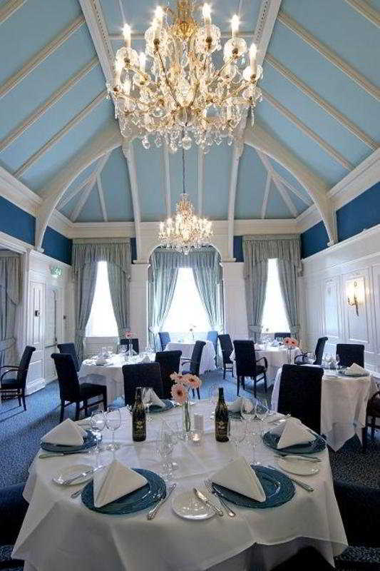 The Coed-Y-Mwstwr Hotel Bridgend  Restaurant foto